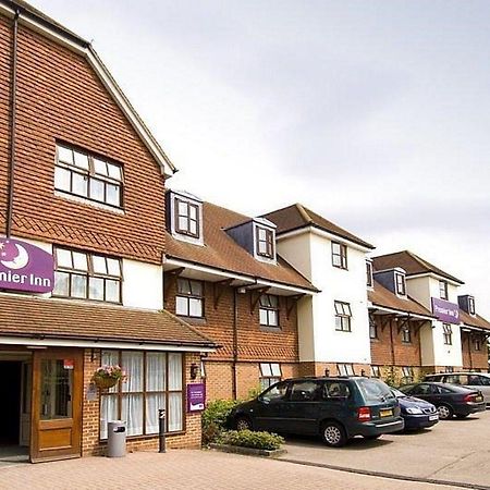 Premier Inn London Gatwick Airport South - London Road Crawley  Dış mekan fotoğraf