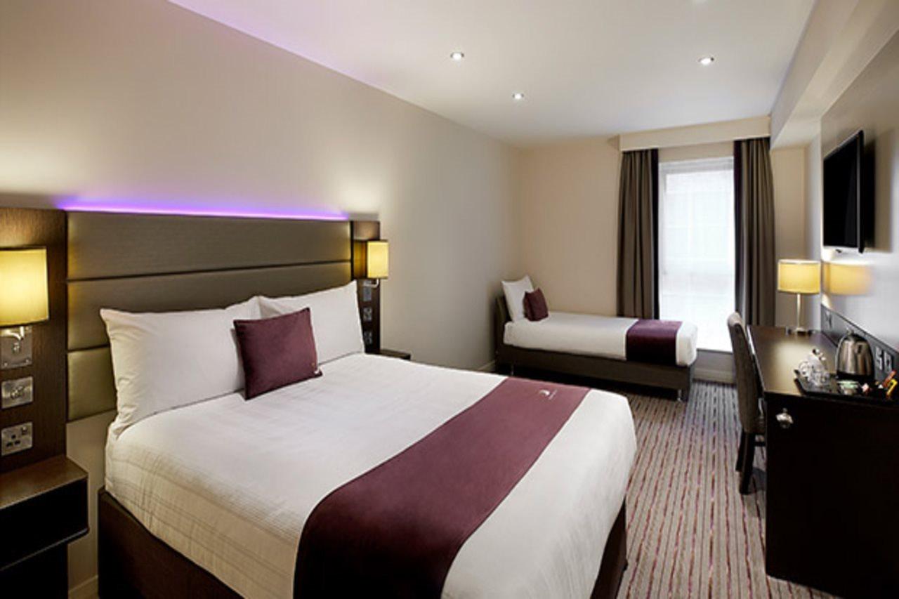 Premier Inn London Gatwick Airport South - London Road Crawley  Dış mekan fotoğraf