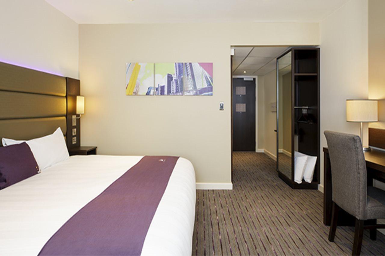 Premier Inn London Gatwick Airport South - London Road Crawley  Dış mekan fotoğraf