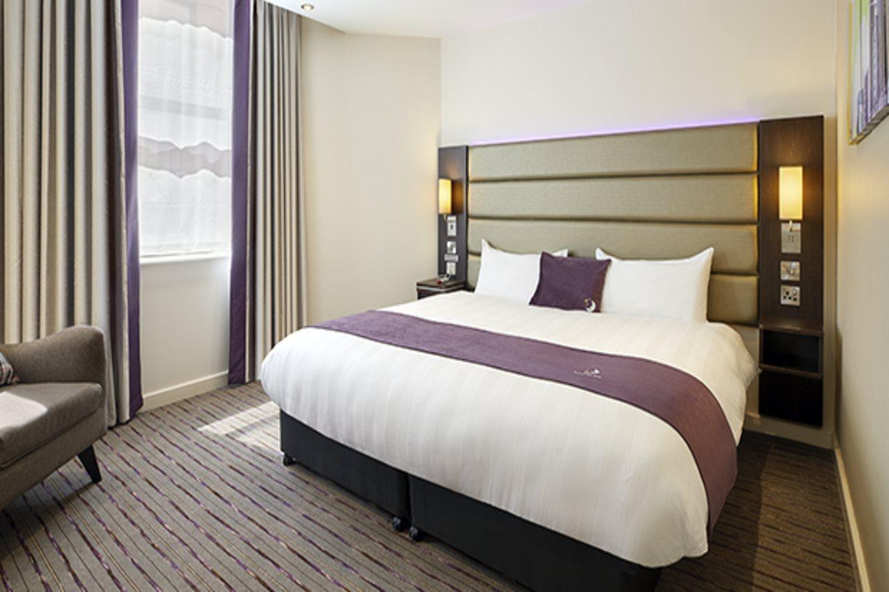 Premier Inn London Gatwick Airport South - London Road Crawley  Dış mekan fotoğraf