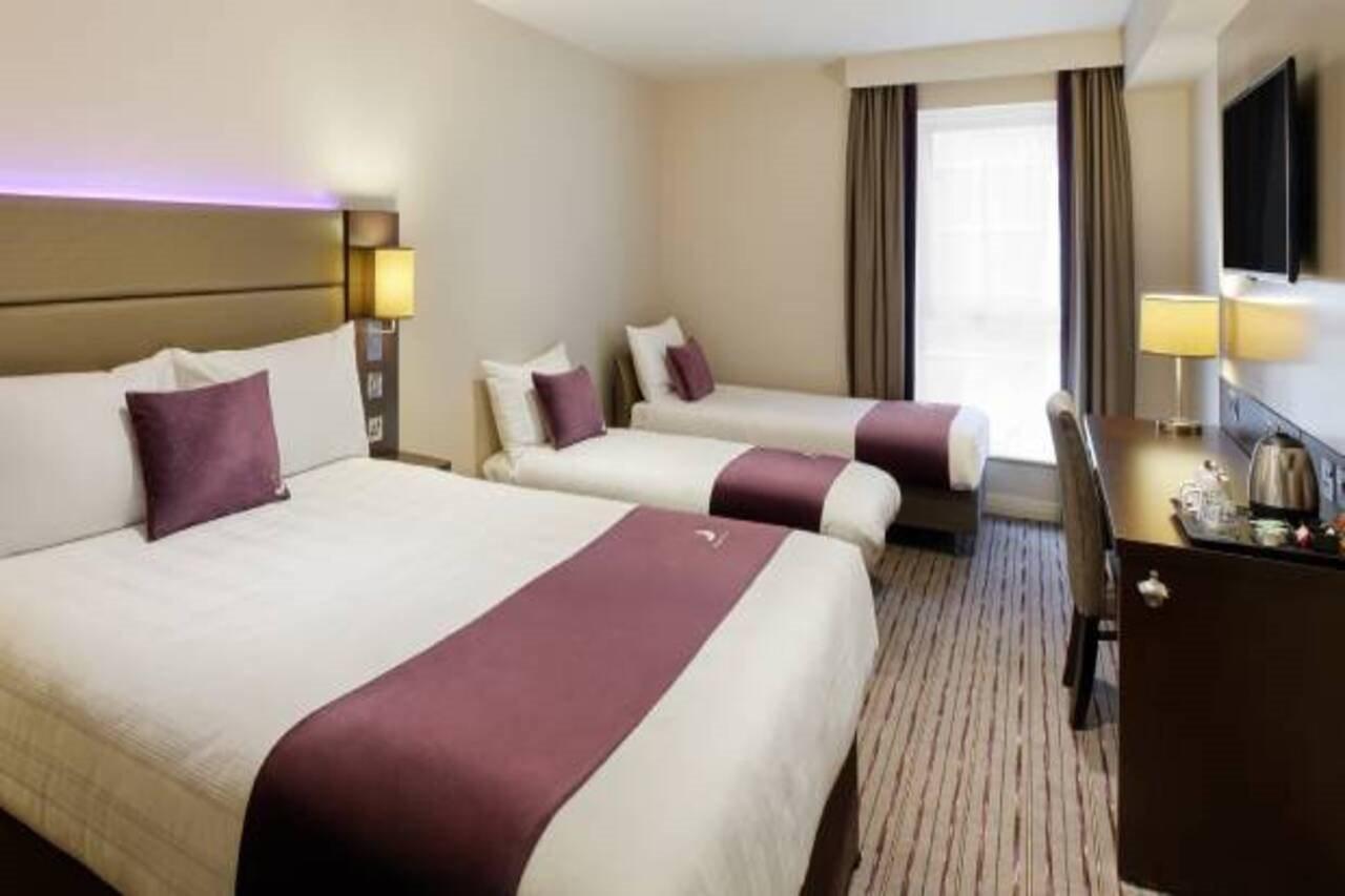 Premier Inn London Gatwick Airport South - London Road Crawley  Dış mekan fotoğraf