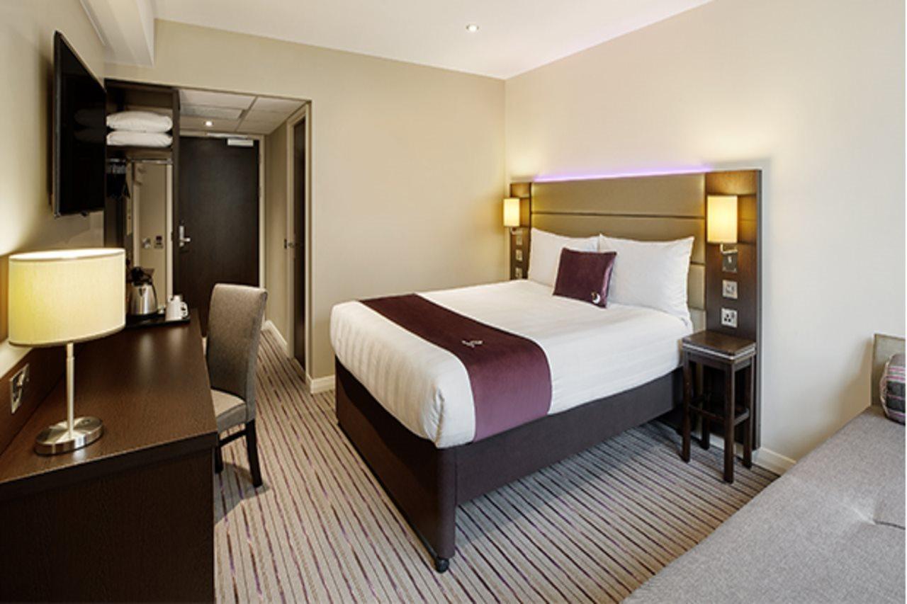 Premier Inn London Gatwick Airport South - London Road Crawley  Dış mekan fotoğraf