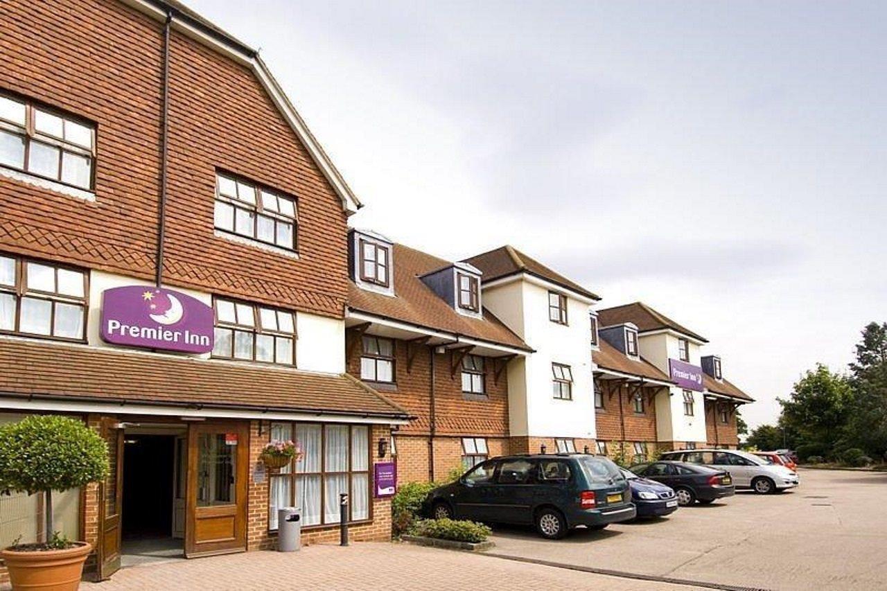 Premier Inn London Gatwick Airport South - London Road Crawley  Dış mekan fotoğraf