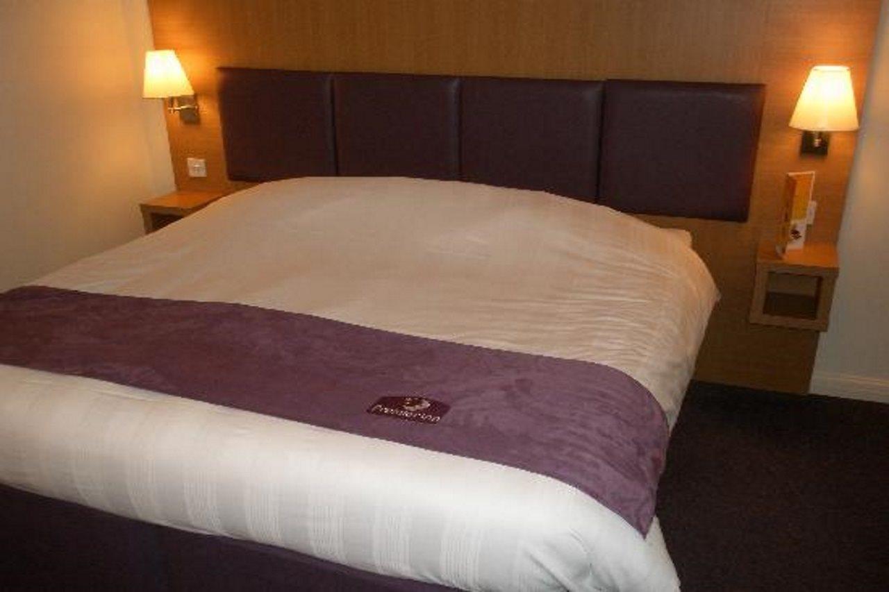 Premier Inn London Gatwick Airport South - London Road Crawley  Dış mekan fotoğraf