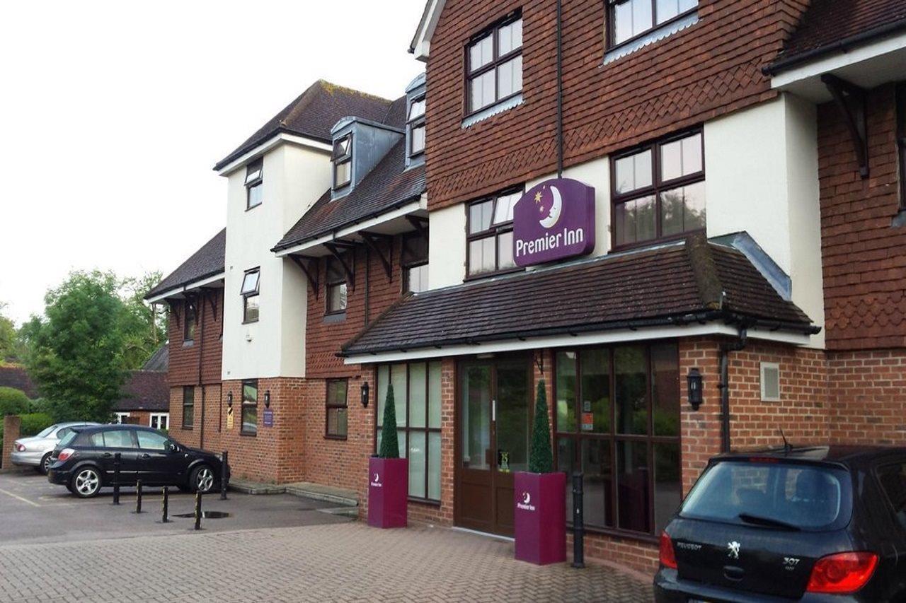 Premier Inn London Gatwick Airport South - London Road Crawley  Dış mekan fotoğraf