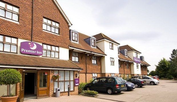 Premier Inn London Gatwick Airport South - London Road Crawley  Dış mekan fotoğraf